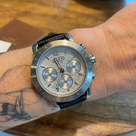 Coach Legacy Sport Chronograph with Leather Band - Picture 5 of 7